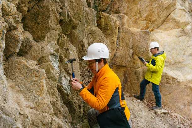 geologists against the rocks in the canyon male and female geologists takes a sample of the mineral and record data in a canyon"n"n geologist stock pictures, royalty-free photos & images