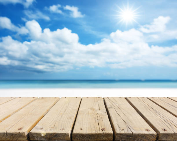 日当たりの良いビーチの木製歩道 - sky yellow seascape summer resort ストックフォトと画像