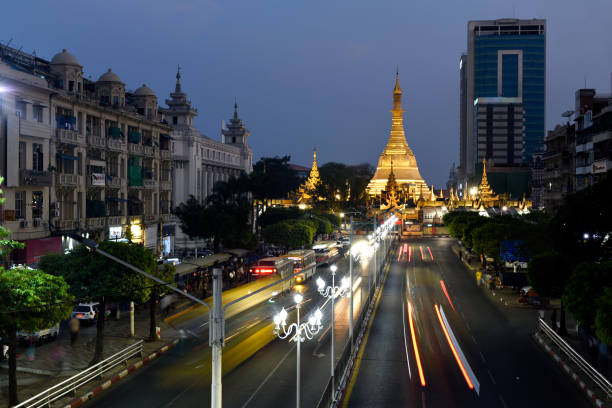Traffic ligts and the view of Sule temple Yangon-Myanmar, 2018 sule pagoda stock pictures, royalty-free photos & images