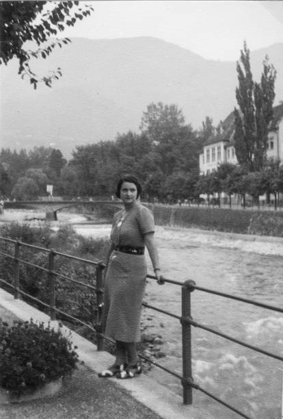 istock Elegant dressed lady having fun visiting Merano in the 1936.Italy. 1149819840