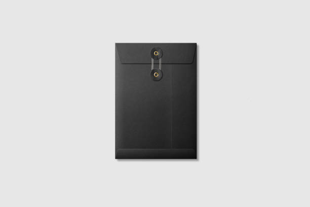 carta nera formato a5/c5 string e washer envelope mockup su sfondo grigio chiaro. - manila paper foto e immagini stock