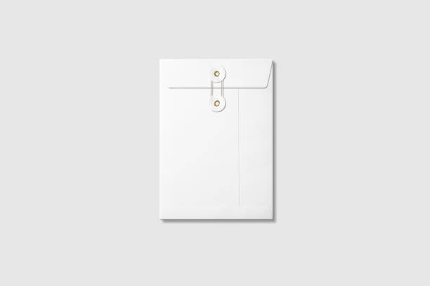 biała makieta o rozmiarze a5/c5 na jasnoszarym tle. - envelope manila package mail zdjęcia i obrazy z banku zdjęć