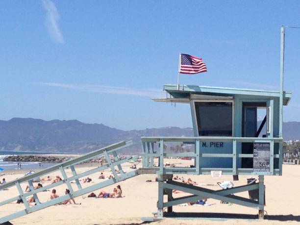 venice beach los angeles - lifeguard santa monica beach city of los angeles beach photos et images de collection