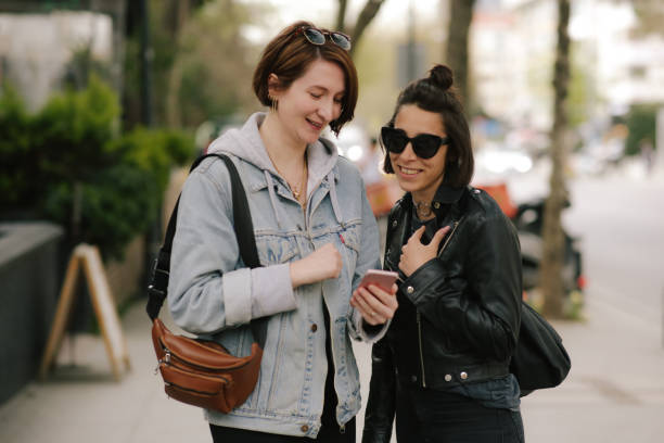 istock girls looking phone 1149881468
