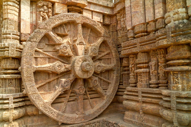 Close-up of chariot wheel intricate carvings in the ancient Hindu Sun Temple in Konark, Orissa, India. 13th-century CE Close-up of chariot wheel intricate carvings in the ancient Hindu Sun Temple in Konark, Orissa, India. 13th-century CE. The temple is attributed to king Narasingha deva I of the Eastern Ganga Dynasty chariot wheel at konark sun temple india stock pictures, royalty-free photos & images