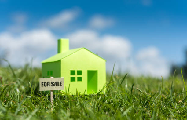 immobiliare - real estate sign model home house for sale foto e immagini stock
