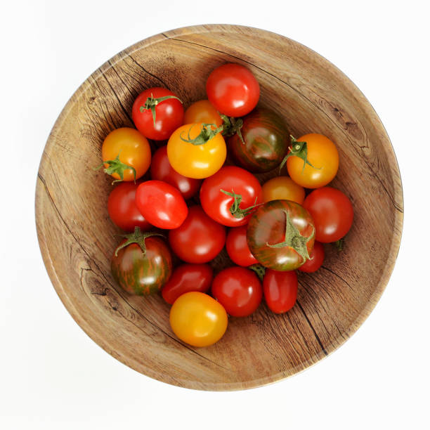 помидоры черри деревенская чаша - heirloom cherry tomato стоковые фото и изображения