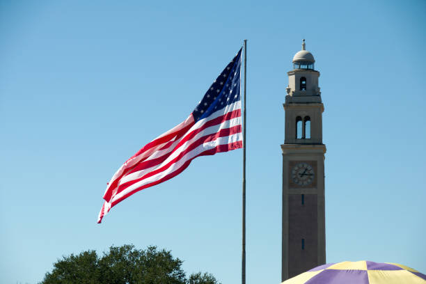 drapeau des états-unis au campus de lsu - lsu photos et images de collection