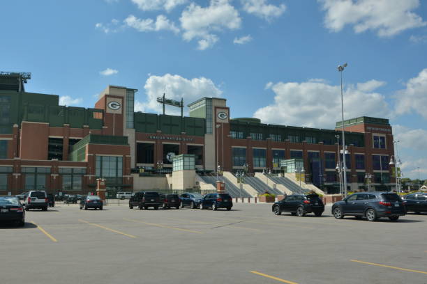 green bay, wisconsin/états-unis-18 juillet 2018: lambeau field oneida entrance - oneida photos et images de collection