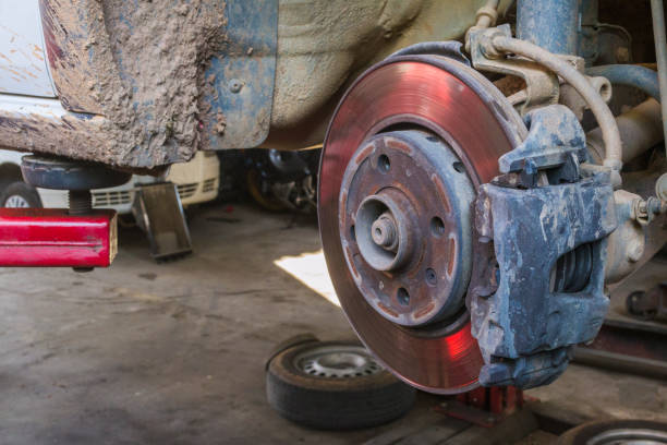 istock Maintenance on car brakes 1149951914