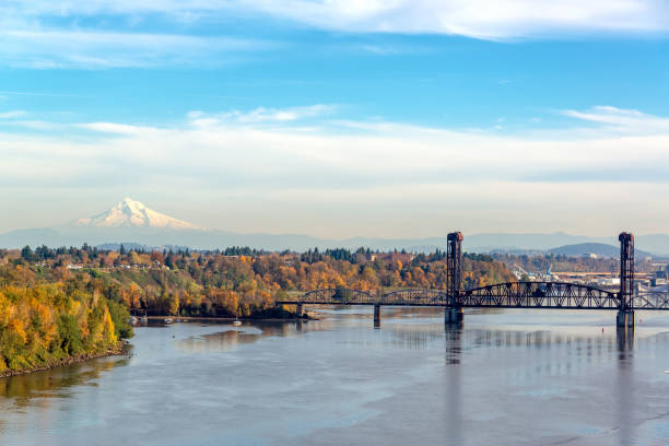 Burlington Northern Railroad Bridge and Mt. Hood Burlington Northern Railroad Bridge and Mt. Hood seen from Portland, Oregon mt hood photos stock pictures, royalty-free photos & images