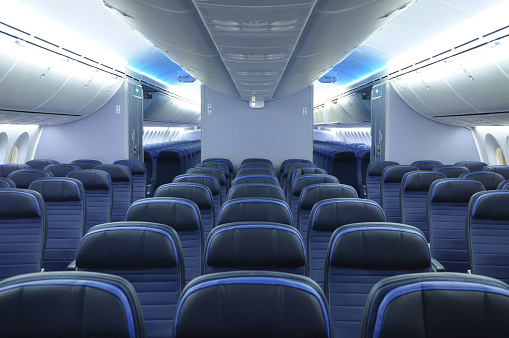 787 Dreamliner cabina de avión comercial interior con asientos de cuero azul photo