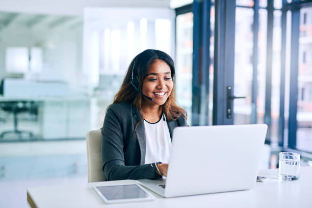 każde połączenie jest najwyższej jakości - customer service representative women service telephone zdjęcia i obrazy z banku zdjęć