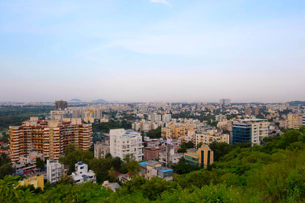 paisaje urbano aéreo con edificios, pune, maharashtra, india - gray line horizontal outdoors urban scene fotografías e imágenes de stock