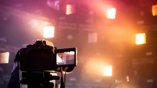 la cámara dispara el concierto sobre el fondo del escenario - 4549 fotografías e imágenes de stock