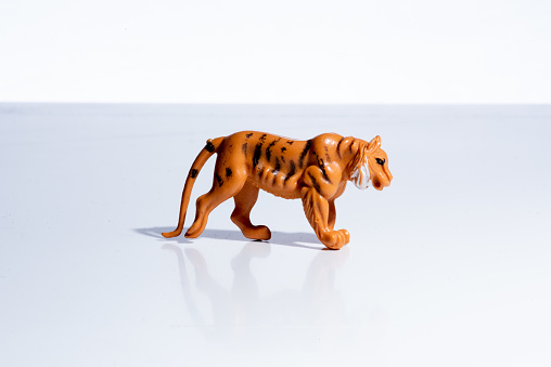 Figura de juguete de tigre de plástico vintage. photo