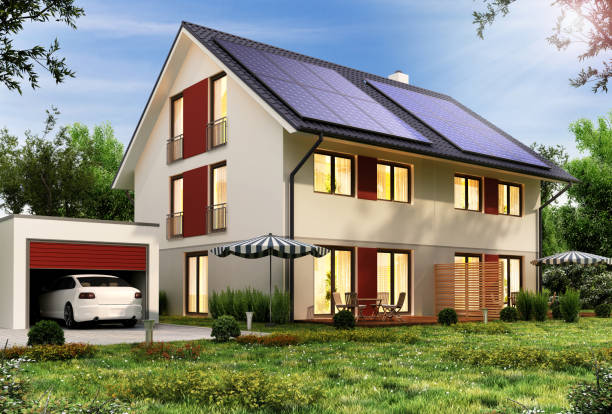 panneaux solaires sur le toit d’une maison moderne avec un garage et une voiture - detached house home interior building exterior outdoors photos et images de collection