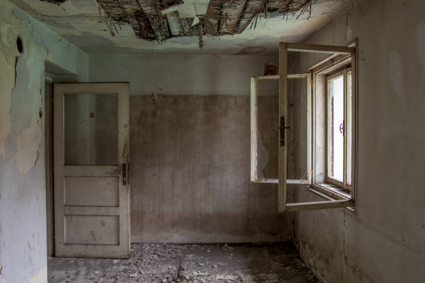 istock door and window in old building 1150057459