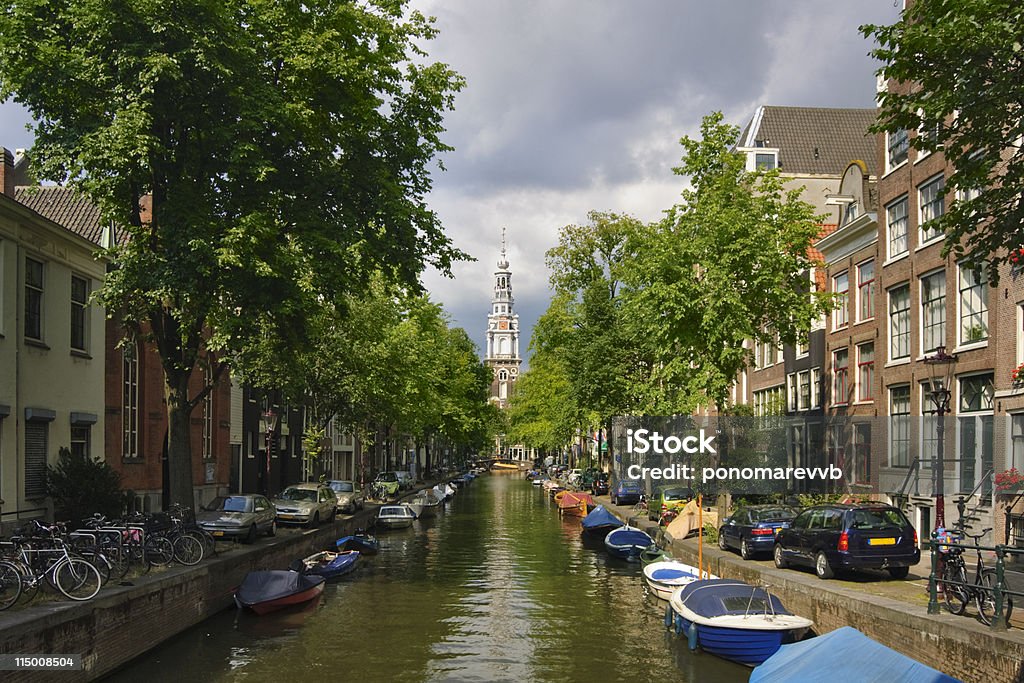 Cupa vista sulla chiesa Zuiderkerk di Amsterdam - Foto stock royalty-free di Acqua
