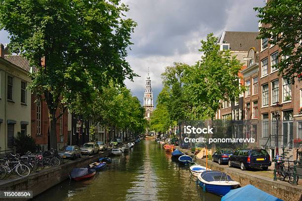 Cupa Vista Sulla Chiesa Zuiderkerk Di Amsterdam - Fotografie stock e altre immagini di Acqua - Acqua, Ambientazione esterna, Amsterdam