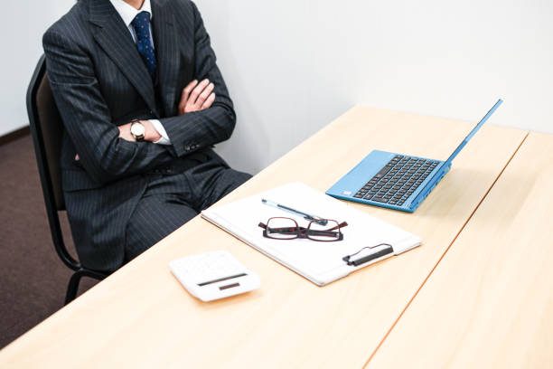 istock Businessman to the desk work 1150092773