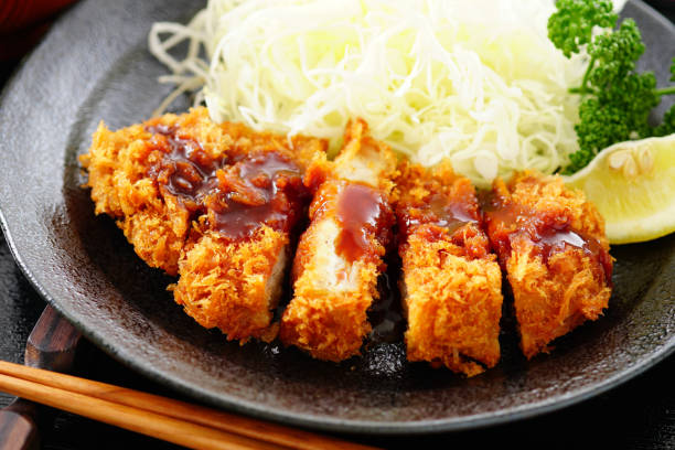 tonkatsu.japanese food. gebratenes schweinefleisch.  schweinelende. - tonkatsu stock-fotos und bilder