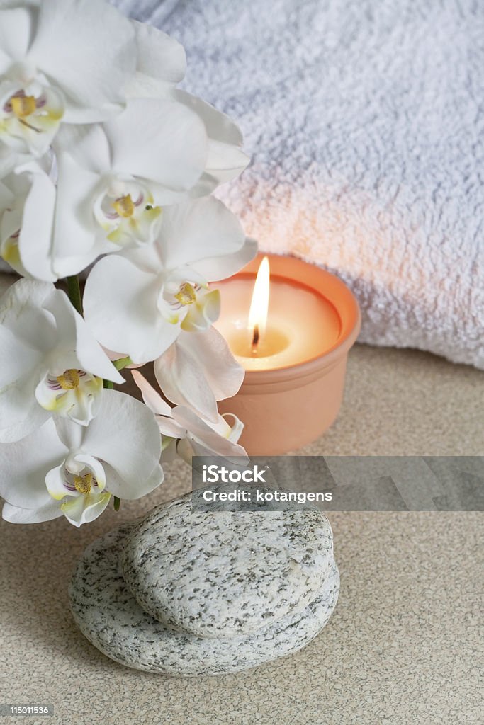 concept de Spa d'orchidée blanche, bougie, serviette - Photo de Aromathérapie libre de droits