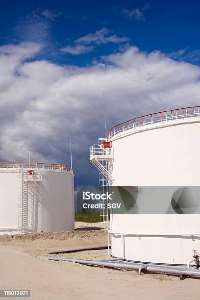 Planta De Refinería Foto de stock y más banco de imágenes de Acero - Acero, Barril, Bomba de petróleo