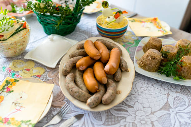 plats traditionnels de l’europe de l’est à l’occasion de pâques. - horseradish homemade eating food and drink photos et images de collection