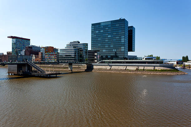 istock MedienHafen Dusseldorf with its newest buildings in spring 2011 115012865