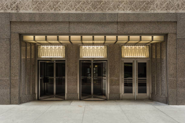 istock Classic building entrance with lights 1150134639