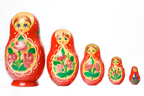 russische puppen - russian nesting doll small group of objects wood doll stock-fotos und bilder