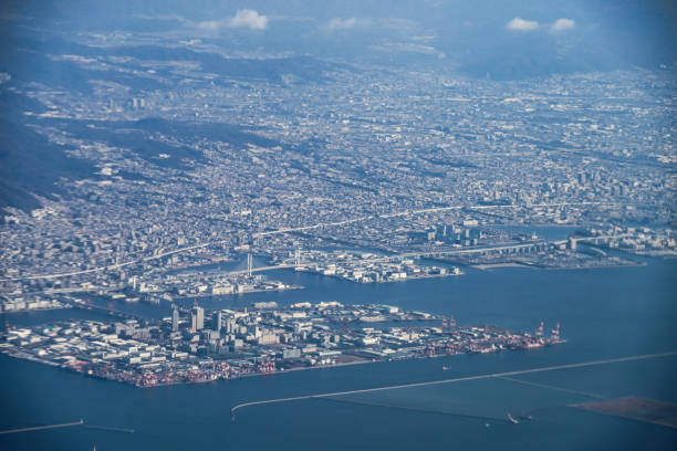 Kobe skyline as seen from an airplane Kobe skyline as seen from an airplane. Shooting Location: Kobe city, Hyogo Pref 飛行機 stock pictures, royalty-free photos & images