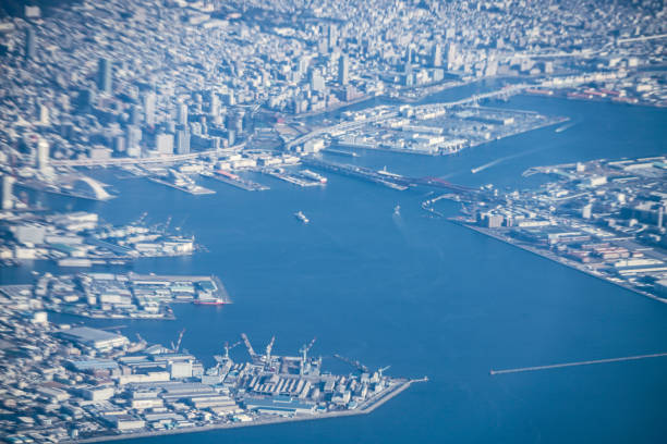 Kobe skyline as seen from an airplane Kobe skyline as seen from an airplane. Shooting Location: Kobe city, Hyogo Pref 飛行機 stock pictures, royalty-free photos & images