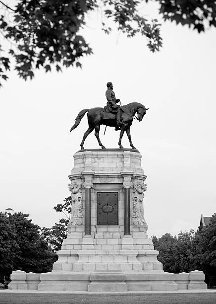 Robert E. Lee Statue On Monument Avenue, Richmond Virginia  the general lee stock pictures, royalty-free photos & images