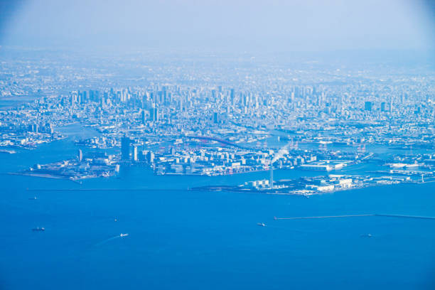 Osaka skyline as seen from an airplane Osaka skyline as seen from an airplane. Shooting Location: Osaka prefecture 飛行機 stock pictures, royalty-free photos & images
