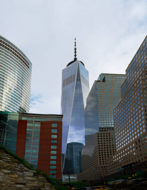 el horizonte de nueva york city manhattan con one world trade center freedom tower - ny01 fotografías e imágenes de stock