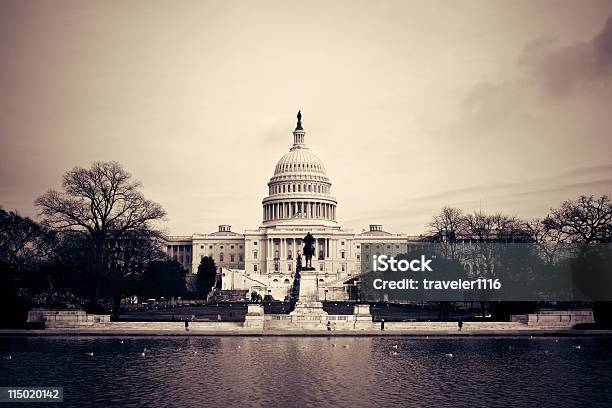 El Capitolio De Estados Unidos Foto de stock y más banco de imágenes de Aire libre - Aire libre, América del norte, Arquitectura exterior