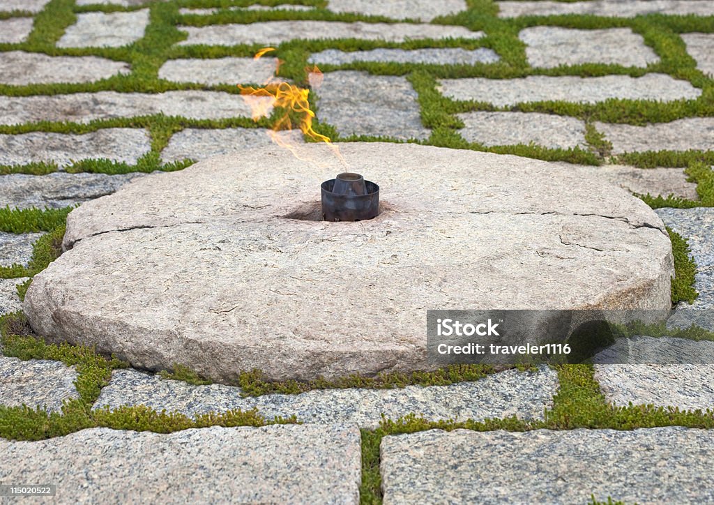 Eternal Flame - Foto stock royalty-free di Cimitero Nazionale di Arlington