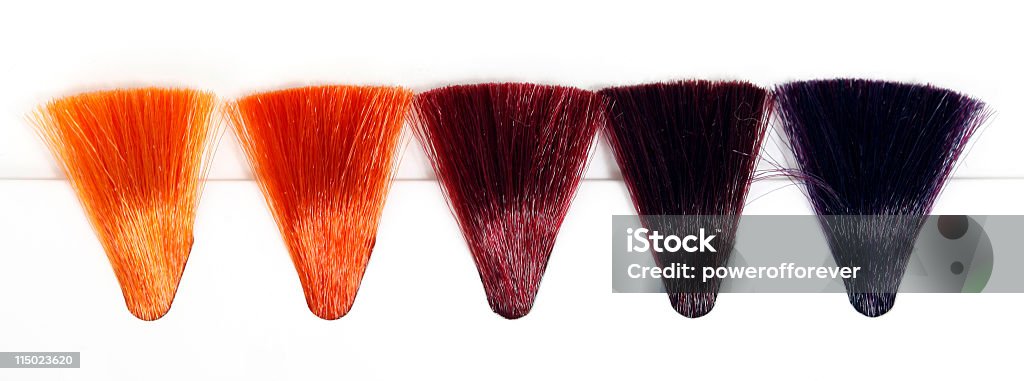 Colorant capillaire échantillon de couleur Orange, de rouge et de Violet aux - Photo de Blanc libre de droits