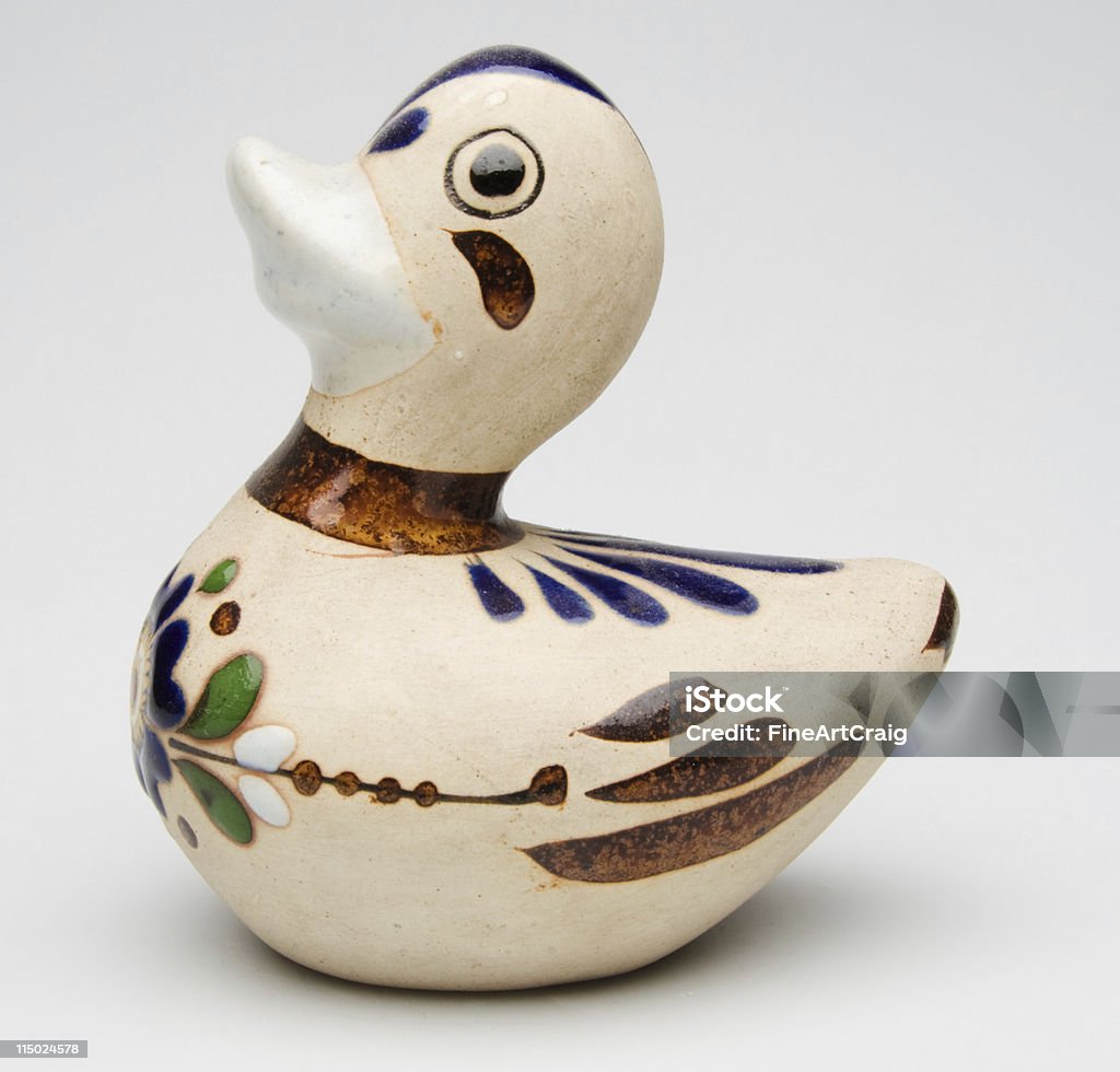Anatra in ceramica - Foto stock royalty-free di Anatra ornamentale