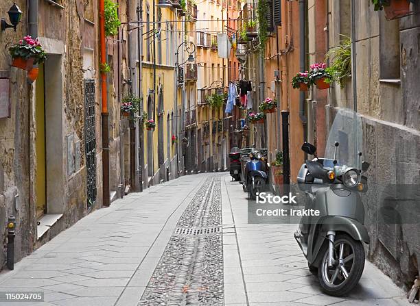 Cagliari Street - zdjęcia stockowe i więcej obrazów Motocykl - Motocykl, Sardynia, Cagliari