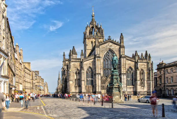 St Giles Cathedral in Edinburgh , Scotland The St Giles Cathedral in Edinburgh is located on the Royal Mile and one of the most visited spots in the City royal mile stock pictures, royalty-free photos & images