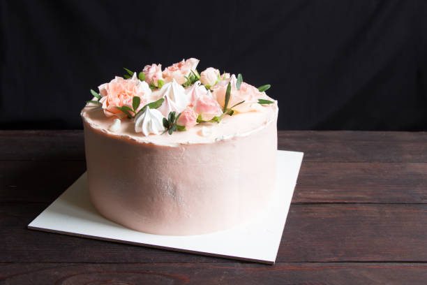 istock Delicate wedding cake decorated with beautiful pink and white fresh roses 1150252372