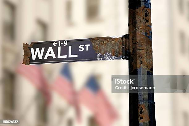 Foto de Rusty Sinal De Wall Street e mais fotos de stock de Antigo - Antigo, Bandeira Norte-Americana, Bolsa de Valores de Nova York