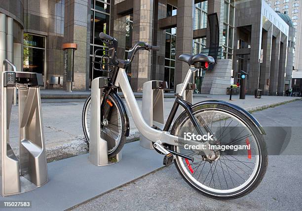 Mieten Sie Ein Fahrrad Stockfoto und mehr Bilder von Fahrradverleihsystem - Fahrradverleihsystem, Atrium le 1000 de la Gauchetiere, Bürogebäude