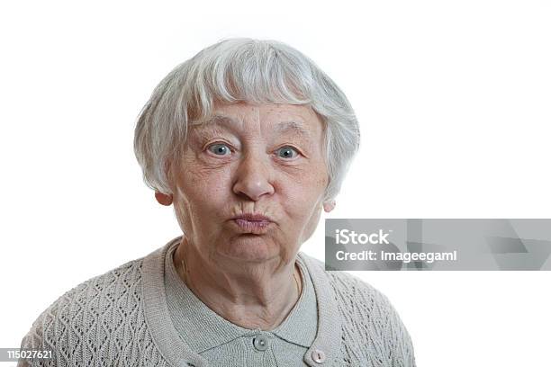 Пожилая Женщина Гримасничать — стоковые фотографии и другие картинки Надутая щека - Надутая щека, Активный пенсионер, Белые волосы