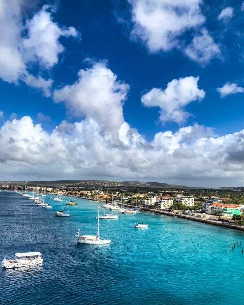 istock Traveling around the world by boat 1150276818