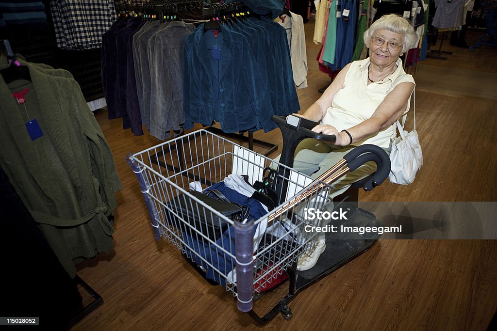 Senior Einkaufsmöglichkeiten Elektrischer Rollstuhl electric buggy Einkaufswagen - Lizenzfrei Einkaufen Stock-Foto
