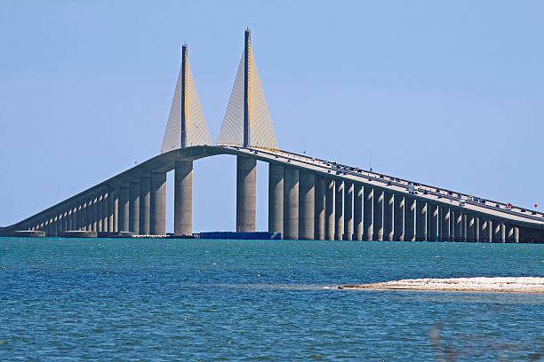 istock Sunshine Skyway Bridge-Tampa Bay 115029051